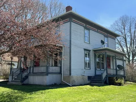 11821 Maple Ave, Hebron, IL 60034