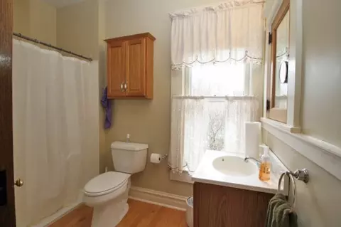 Bath - 11821 Maple Ave, Hebron, IL 60034 photo 1 of 1