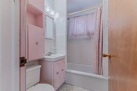 Bath - 3103 Dove Ct, Rolling Meadows, IL 60008 photo 1 of 2