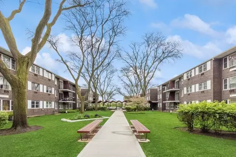 8712 Skokie Blvd #1M, Skokie, IL 60077