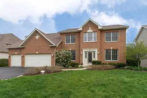811 Farm Dr, West Chicago, IL 60185