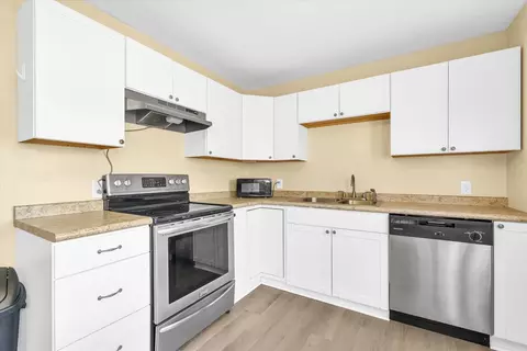 Kitchen - 1009 Centennial Dr, Champaign, IL 61821 photo 3 of 3