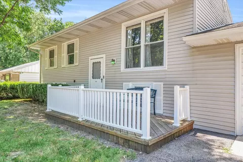 Exterior - 1009 Centennial Dr, Champaign, IL 61821 photo 3 of 8