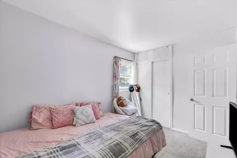 Bedroom - 1009 Centennial Dr, Champaign, IL 61821 photo 4 of 10