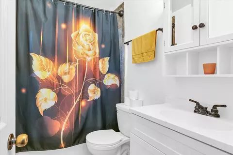 Bath - 1009 Centennial Dr, Champaign, IL 61821 photo 1 of 2