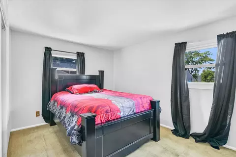Bedroom - 1009 Centennial Dr, Champaign, IL 61821 photo 5 of 10