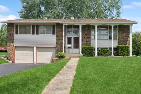 2814 Cooper Ct, Woodridge, IL 60517