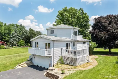 570 Carolyn Ln, Somonauk, IL 60552