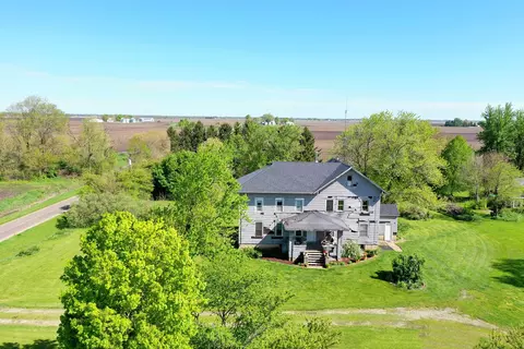 7550 S Woods Rd, Gardner, IL 60424