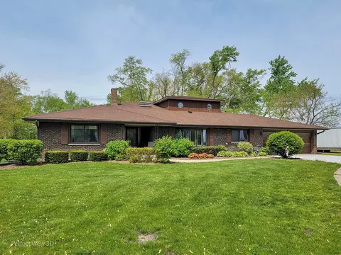 440 N Mary St, Coal City, IL 60416