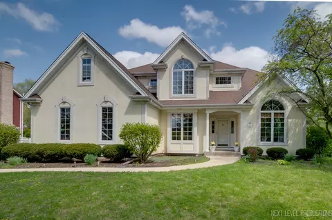 142 N Dixon Dr, Batavia, IL 60510