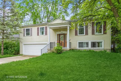 1332 W Jefferson Ave, Naperville, IL 60540