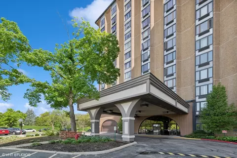1 Renaissance Pl #504, Palatine, IL 60067