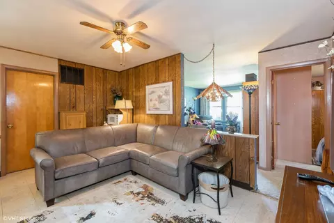 Living - 14427 Springfield Ave, Midlothian, IL 60445 photo 3 of 3