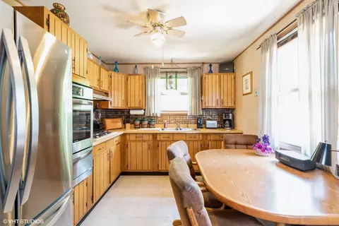 Kitchen - 14427 Springfield Ave, Midlothian, IL 60445 photo 1 of 2