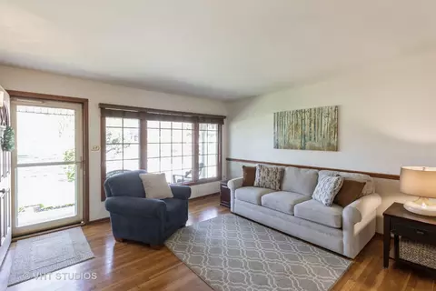 335 Pleasant St, Hoffman Estates, IL 60169 photo 6