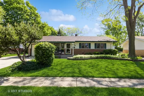 335 Pleasant St, Hoffman Estates, IL 60169