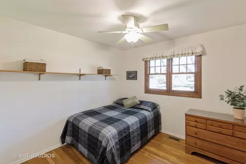 335 Pleasant St, Hoffman Estates, IL 60169 photo 9
