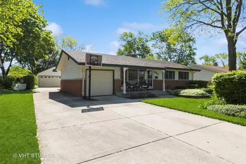 335 Pleasant St, Hoffman Estates, IL 60169 photo 2