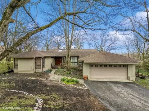 501 Robinwood Ln, Wheaton, IL 60189