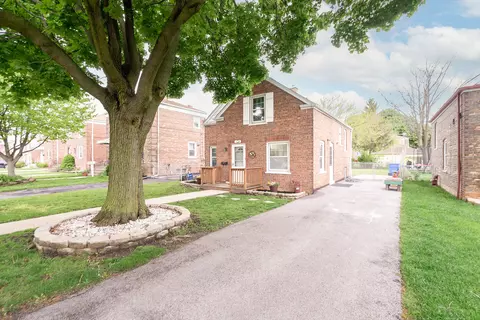 5169 W 64th St, Chicago, IL 60638