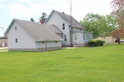 Exterior - 105 E Grove St, Capron, IL 61012 photo 2 of 7