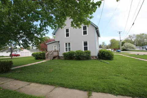 Exterior - 105 E Grove St, Capron, IL 61012 photo 1 of 7