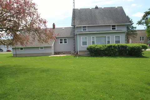 Exterior - 105 E Grove St, Capron, IL 61012 photo 6 of 7