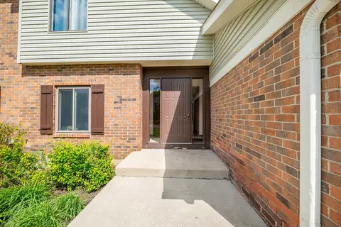 631 Cross Creek Dr #A, Roselle, IL 60172