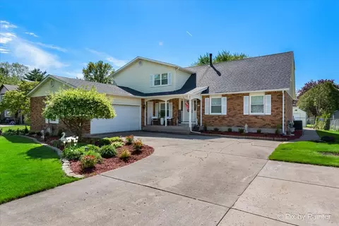 118 N Conover Ct, Yorkville, IL 60560