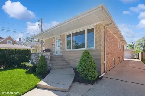 2813 W 101st St, Evergreen Park, IL 60805