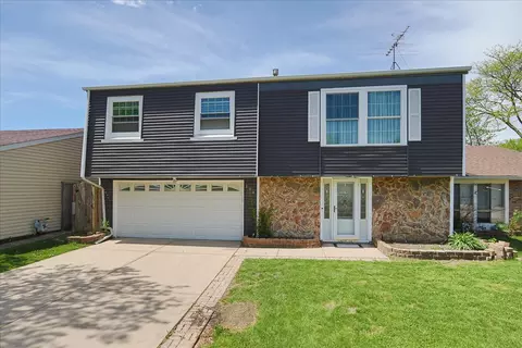 194 Highbury Dr, Elgin, IL 60120
