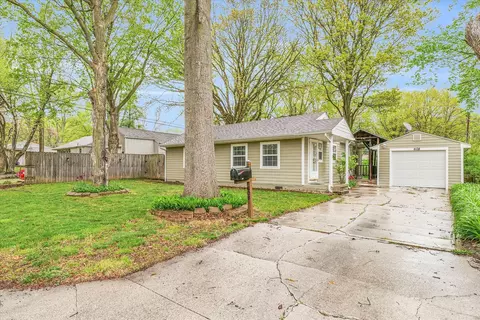 608 S Westlawn Ave, Champaign, IL 61821