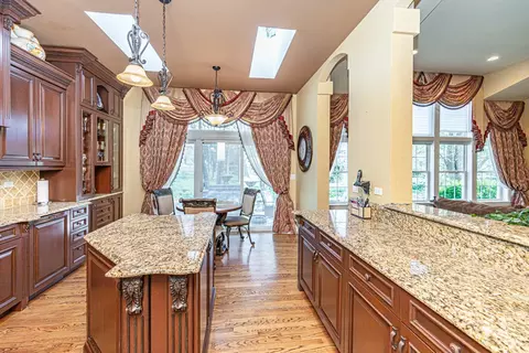 2333 Glen Eagles Ln, Riverwoods, IL 60015 photo 10