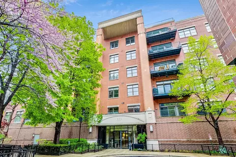 333 N Jefferson St #301, Chicago, IL 60661