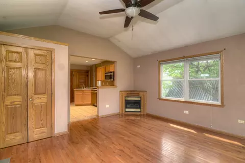 Living - 605 E Wilson St, Batavia, IL 60510 photo 1 of 8