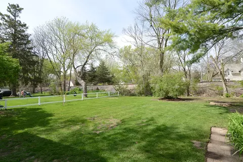 Exterior - 605 E Wilson St, Batavia, IL 60510 photo 9 of 13