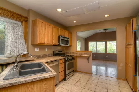 Kitchen - 605 E Wilson St, Batavia, IL 60510 photo 2 of 3