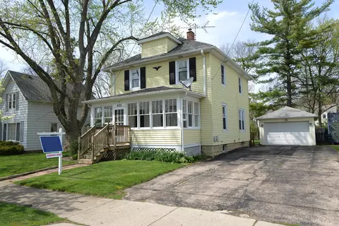 Exterior - 605 E Wilson St, Batavia, IL 60510 photo 4 of 13