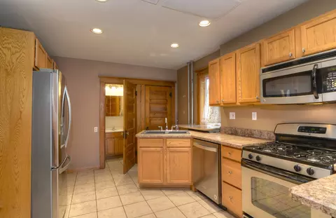 Kitchen - 605 E Wilson St, Batavia, IL 60510 photo 3 of 3