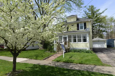 Exterior - 605 E Wilson St, Batavia, IL 60510 photo 3 of 13