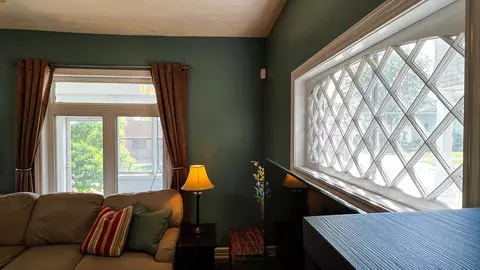 Living - 101 S State St, Bloomington, IL 61701 photo 3 of 5