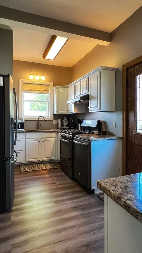 Kitchen - 101 S State St, Bloomington, IL 61701 photo 4 of 7