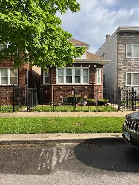 4946 W Walton St, Chicago, IL 60651