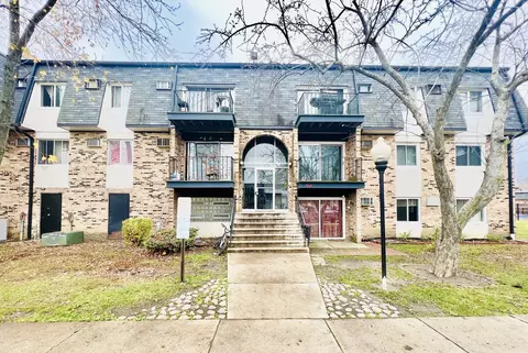 4 E Dundee Quarter # A, Palatine, IL 60074