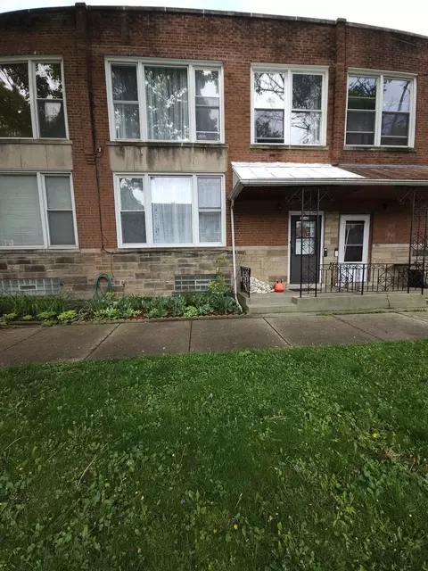 7040 N Washtenaw Ave, Chicago, IL 60645