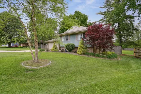 416 Dorchester Dr, Mahomet, IL 61853
