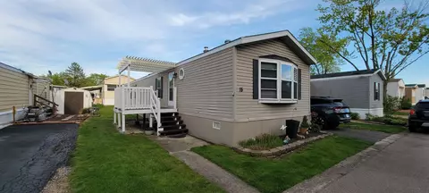 27 W370 Geneva Rd #15, West Chicago, IL 60185