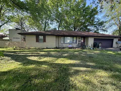 407 E Washington St, Gardner, IL 60424 photo 2