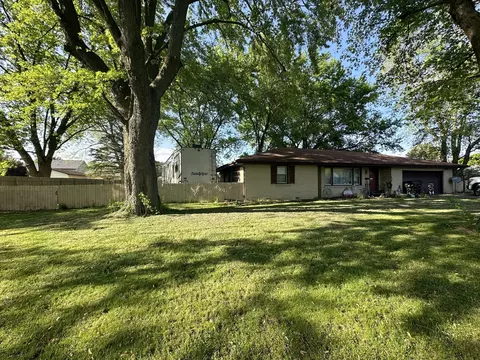 407 E Washington St, Gardner, IL 60424